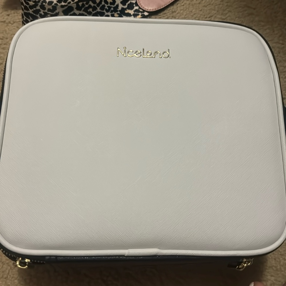 New!!!! Niceland makeup bag with make up brush bag